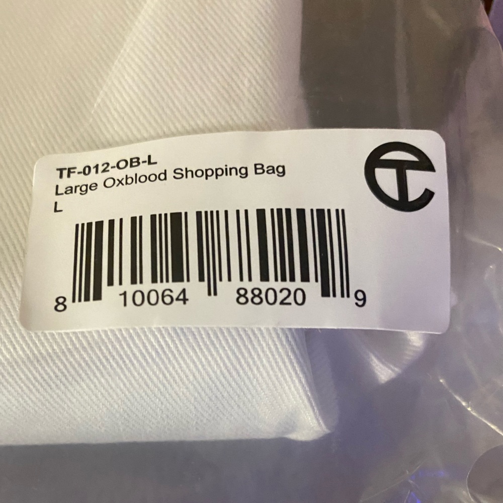 TELFAR đđđNWT LG OXBLOOD! Sold out!! GUARANTEED Authentic w/receipt! â¤ď¸â¤ď¸â¤ď¸ - Picture 5 of 9